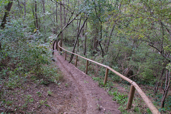 La piste Robert Thomas dans la descente vers la valle de la Garonne