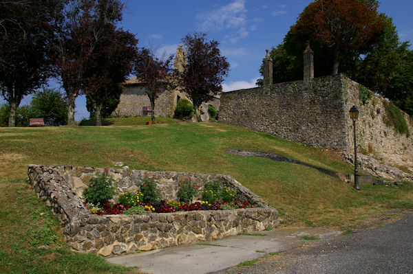 Une chapelle  la sortie d_Aurignac