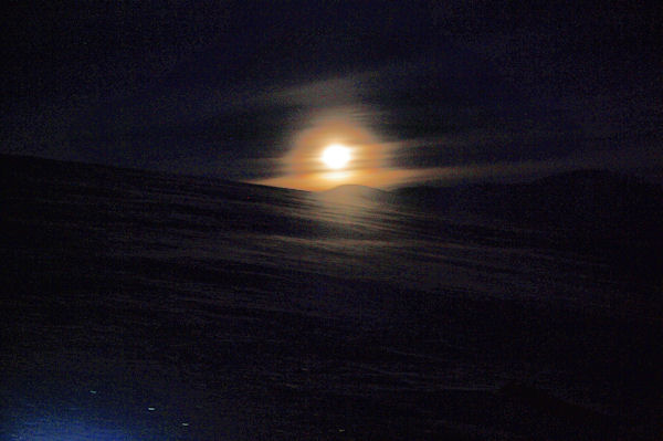 Coucher de lune sur le Sommet de l_Aigle