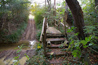 Le petit pont pour traverser le ruisseau de Saverette