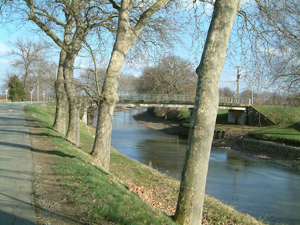 Le pont sur la D97C entre Borde Vieille et Borde Neuve