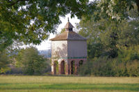 Un pigeonnier  St Anatoly