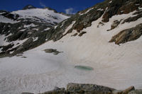 Petit laquet au dessus du Lac Glace, au fond, les Pics et le glacier du Seil de la Baque