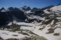 Le lac Glace surmonte de la Tusse de Montarque, au fond, le Pic Perdiguere