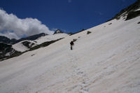 Longue traverse sous le Pic Gourdon pour rejoindre le col des Gourgs Blancs