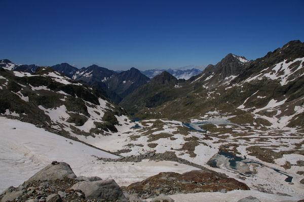 Le Lac du Milieu encore gel