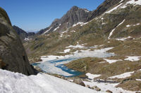 Le Lac du Milieu domin par le Pic des Isclots