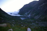 Le lac Saussat, la mer de nuage envahit le Col d'Espingo