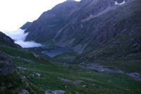 Le lac Saussat, la mer de nuage envahit le Col d'Espingo