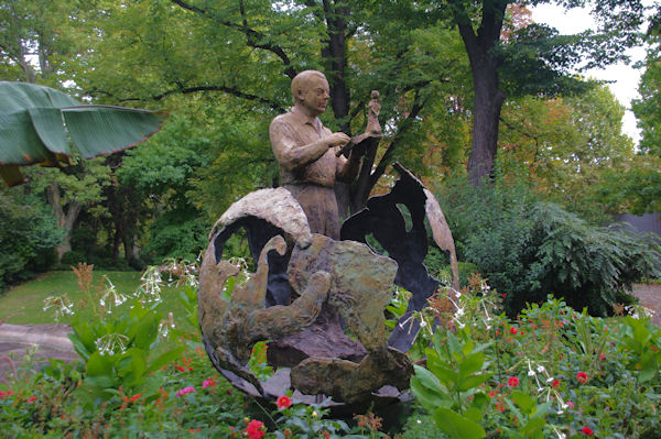 St Exupry et son Petit Prince dans le Jardin Royal