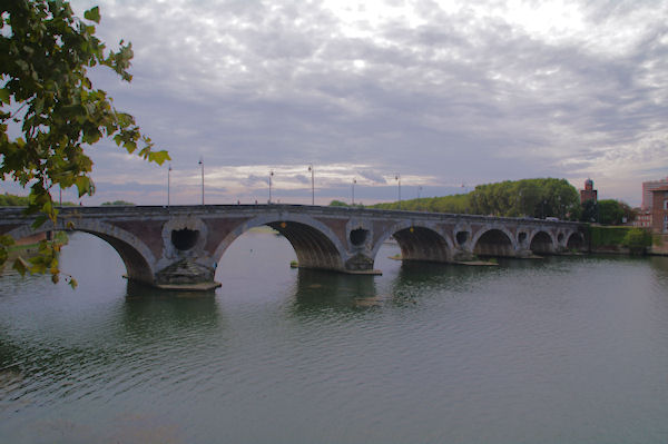 Le Pont Neuf sur la Garonne et le Chteau d_Eau