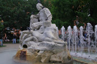 La statue du poete occitan Goudouli, place Wilson