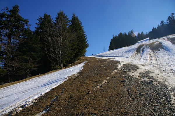 Les pentes peu enneiges du Tuc de l'Etang