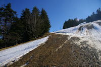 Les pentes peu enneigees du Tuc de l'Etang