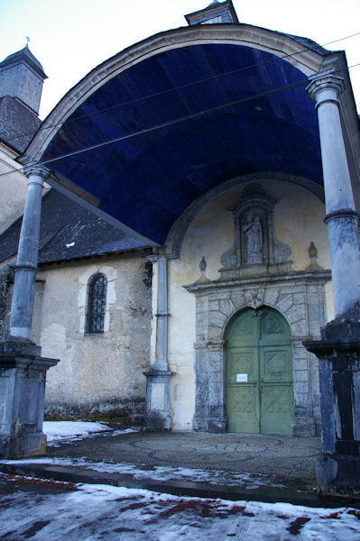 Le parvis de la Chapelle de Pouey Laun