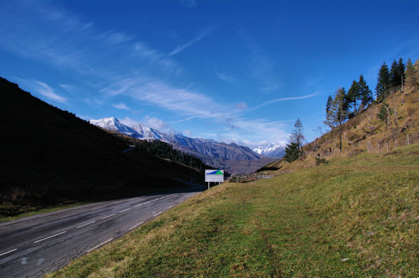 La valle du ruisseau de Bayet depuis le Col de Peyresourde