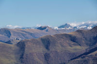 Super Bagneres et la crete du Pic de Cecire, derriere, le Pic de Mauberme