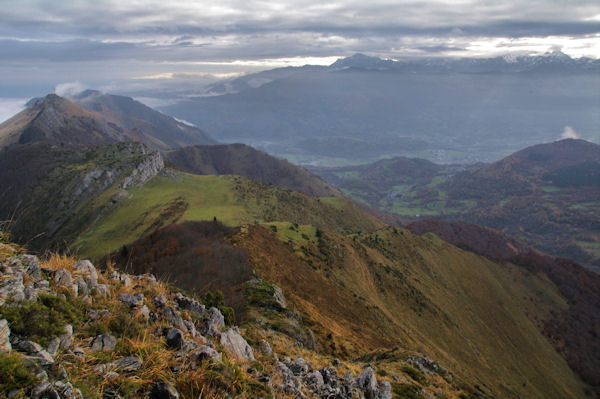 Argels Gazost au fond dans la valle, le Pic de Montaigu au fond