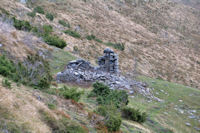 Une grange en ruine au dessus du Bois de Prze