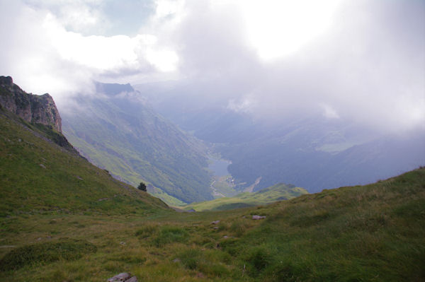 Le Lac d_Estaing depuis le Col de la Paloumre