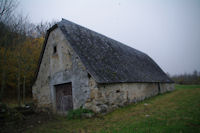 Une grange au bord du gave d'Arrens