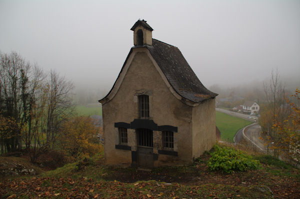 La petite chapelle St Roch, bien dgage de la vgtation