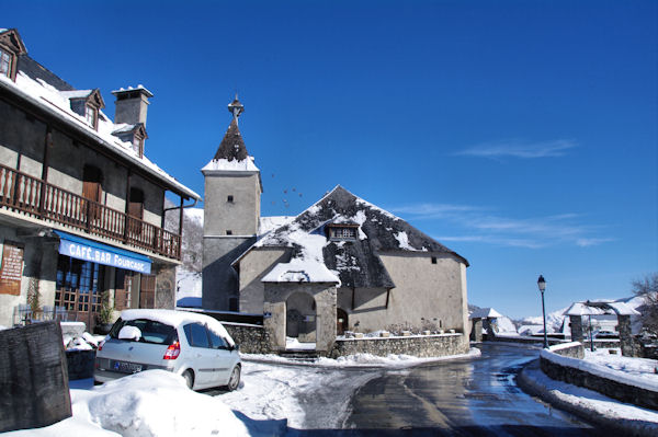 L_glise d_Aucun, ferme...