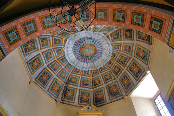 Le joli plafond peint de l_glise de Marsous