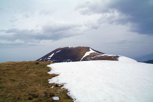 Le sommet du Mont Mrag, au fond, le Pic de Mont Aspet