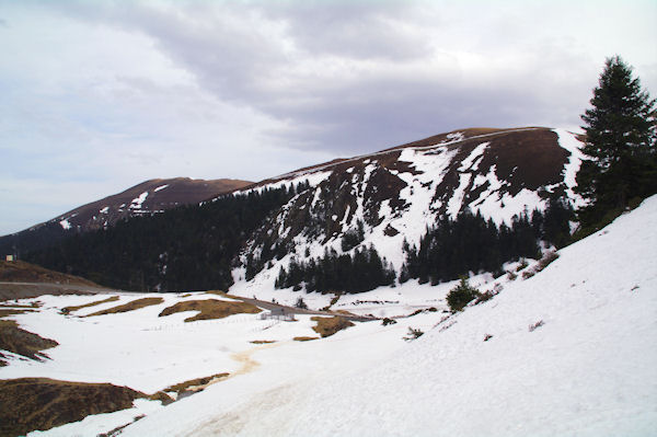 Le Mont Mrag, au fond, le Pic de Mont Aspet