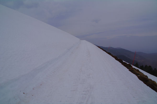 Le chemin sous le Mont Mrag