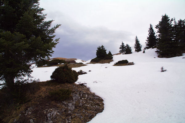 Le Sommet de Cave de l_Eyde au fond