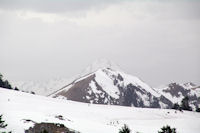 Le Mont Arrouy avec au second plan, le Pic du Midi de Bigorre