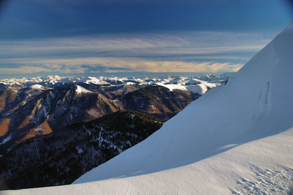 La chaine des Pyrnes bien enneige