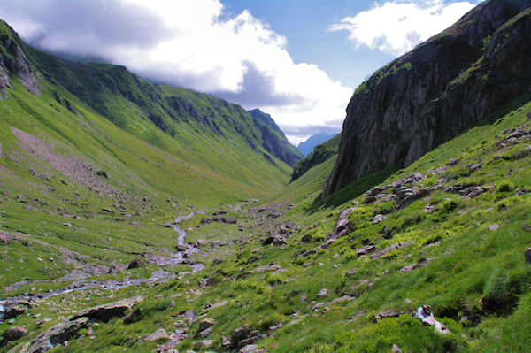 La valle menant  Bouleste