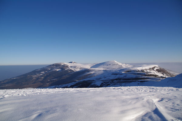 Au fond, le Hautacam pointe le bout de son nez, au gauche, la Pene de Naucipeyre