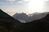 Pic du Midi d'Arrens, Pic de Sarret et Pic de l'Arcoeche au petit matin, deriiere, le Pic de Cabaliros