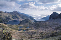 Les Laccarats et le Lac de Migoulou, mer de nuages sur Arrens