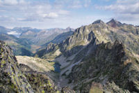 Les Lacs de Carnau et au fond, la vallee de Soussoueou