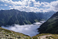 La valle du Gave d_Arrens toujours dans les nuages