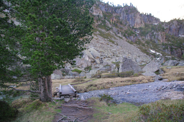 Petit pont sur le Larribet