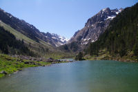 Le lac de Suyen, au fond, le Port de la Peyre St Martin