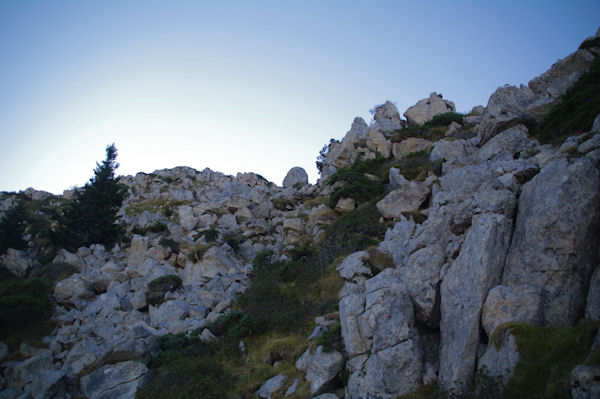 Passage pour descendre du Pic de Bazs, vu du bas