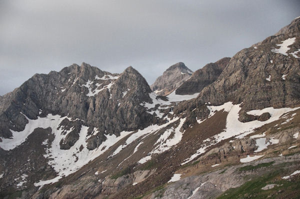 Le Casque du Marbor au dessus du Col des Sarradets