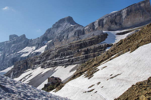 La Tour et le Casque du Marbor et le refuge des Sarradets