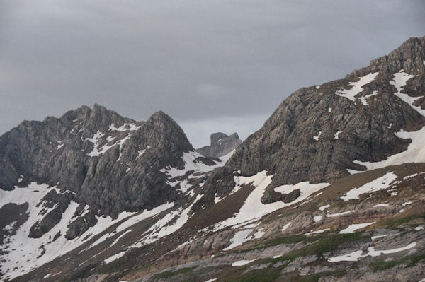 La Tour du Marbor au dessus du Col des Sarradets