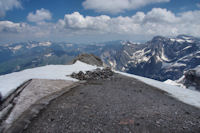 Emplacement de bivouac au sommet du Taillon