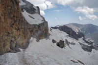 Le chemin sous la muraille du Casque du Marbor