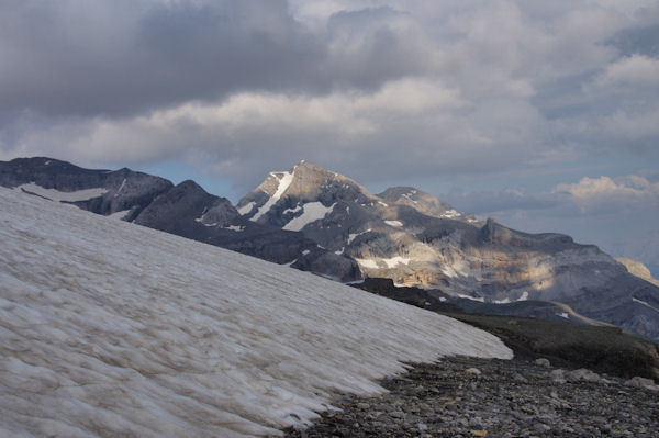 Le Mont Perdu dans le soleil