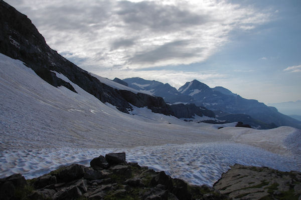 Au fond, le Mont Perdu et le Cylindre du Marbor